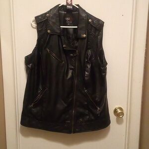 Lovely Red Snap Black PLeather Vest - Size 2X